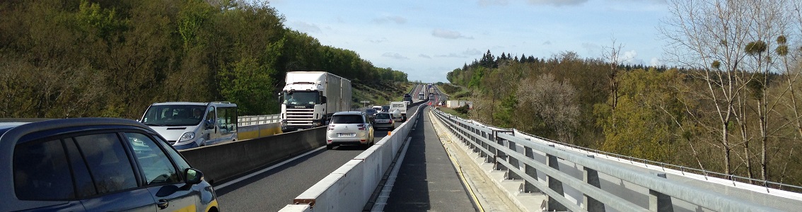 Autoroute et véhicule
