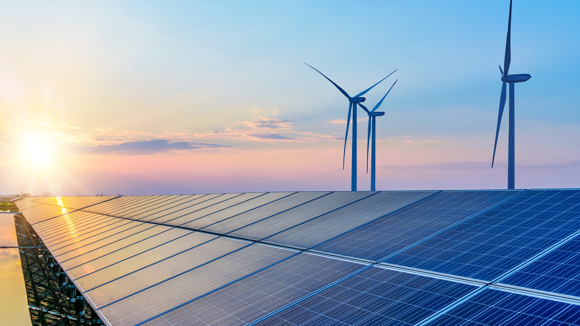 Panneaux solaires et équipements de production d'énergie éolienne