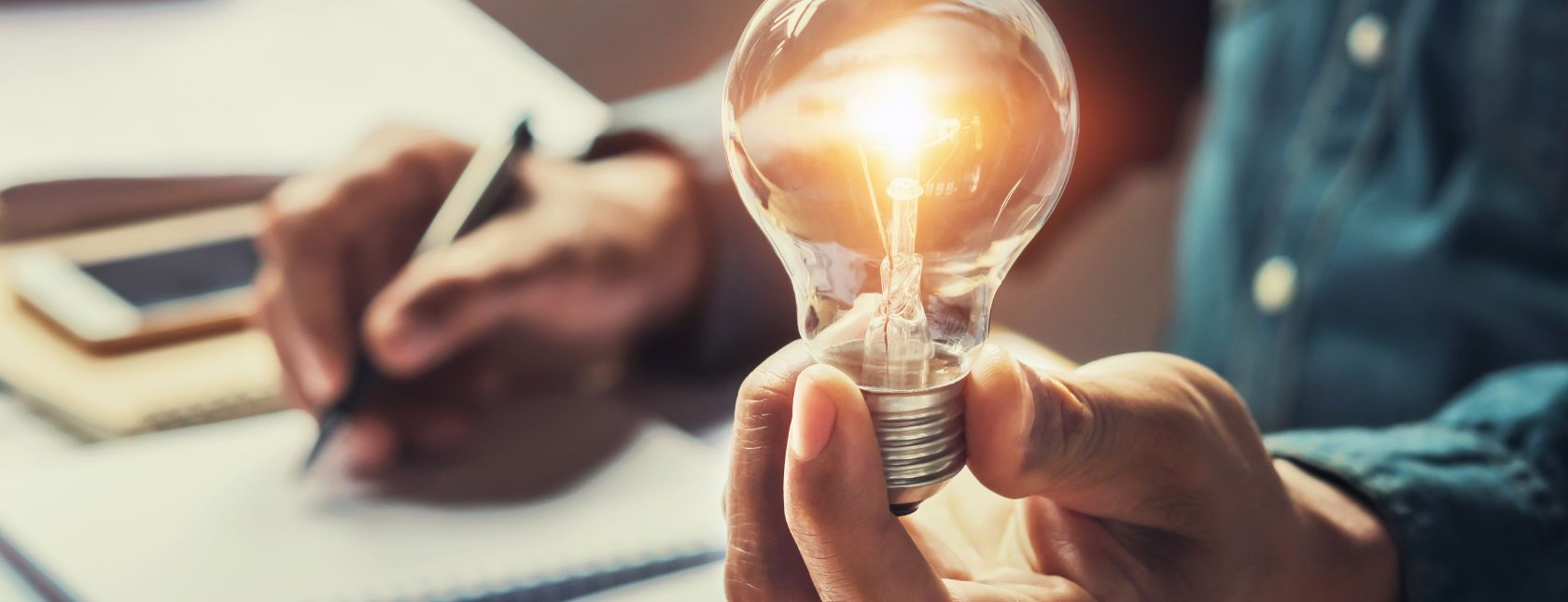 Comptabilité d'entreprise et concept d'économie d'énergie au bureau