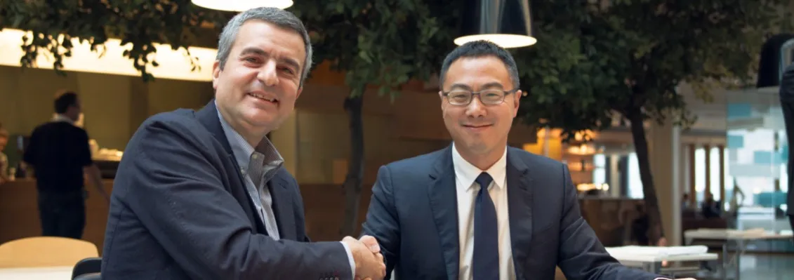 Luca Crisciotti, CEO of DNV GL - Business Assurance (left) and Sunny Lu, CEO of VeChain