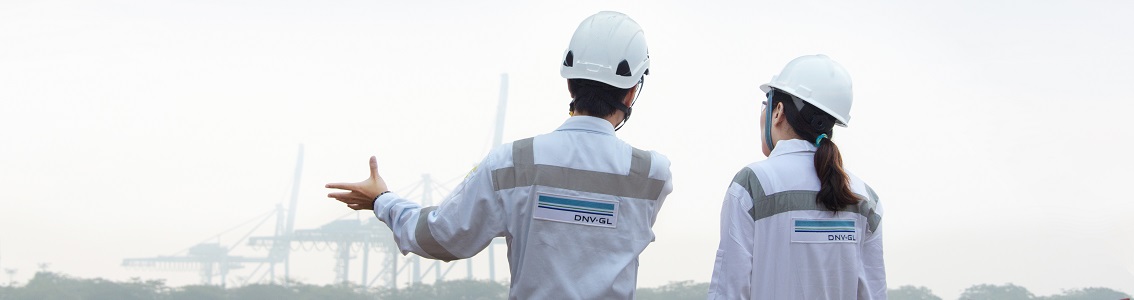 Travailleurs portant leurs équipements de protection individuelle